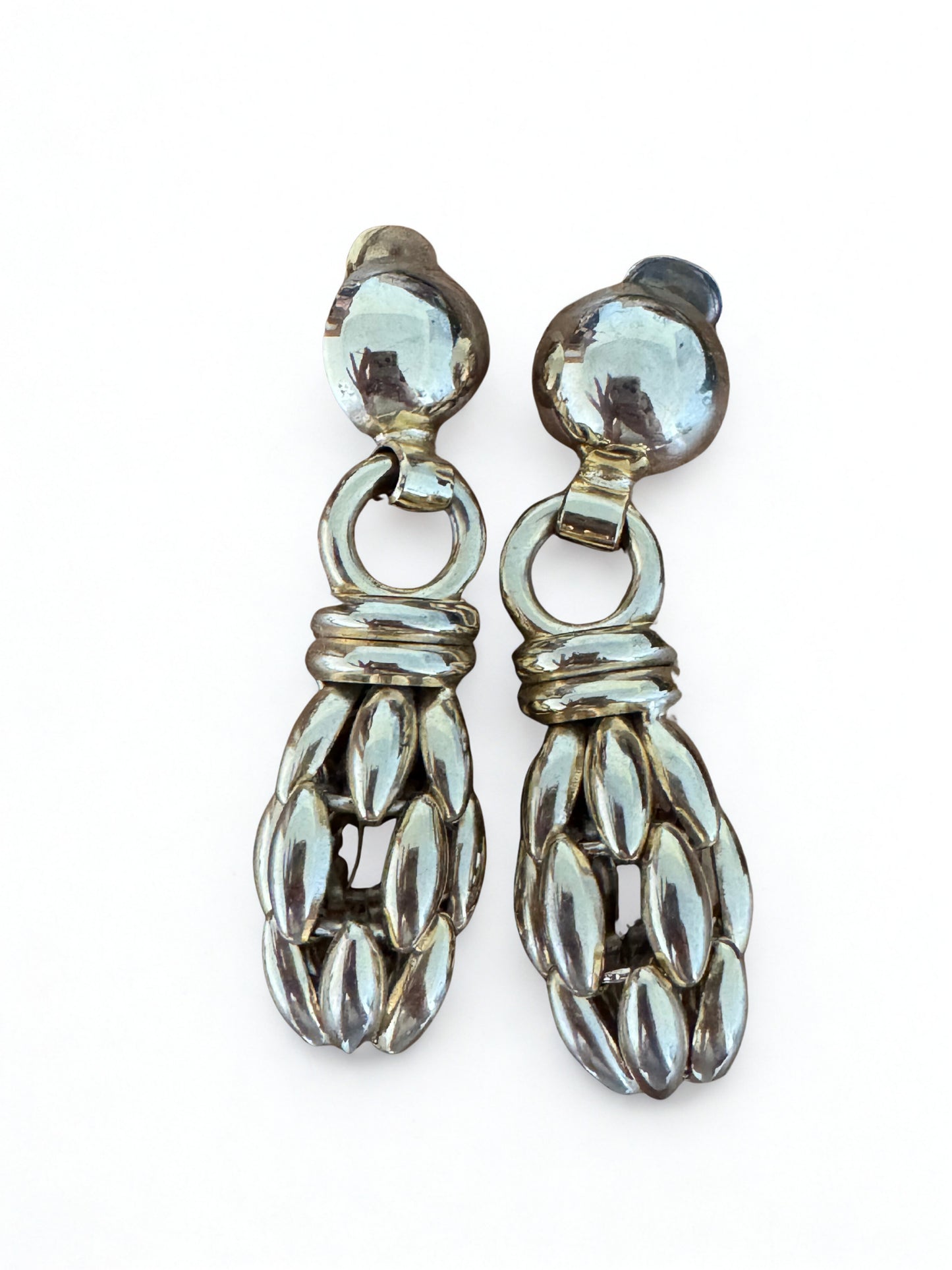 Clips d’oreilles pendants vintage argentés – Maillons allongés – Années 80