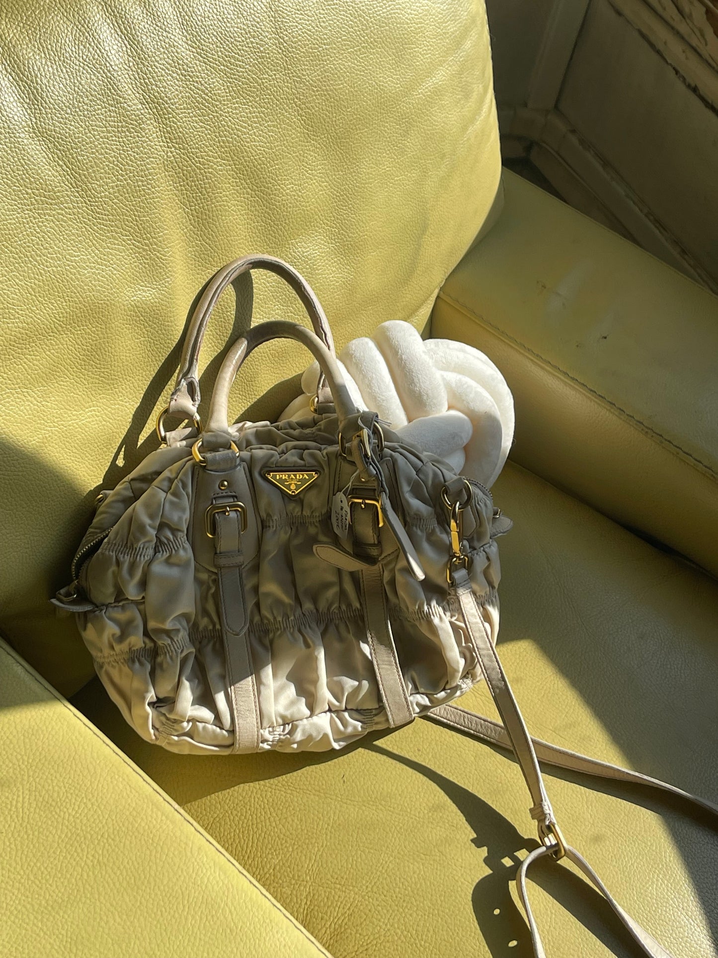 Prada waffle handbag / sac prada en gaufres vintage authentique