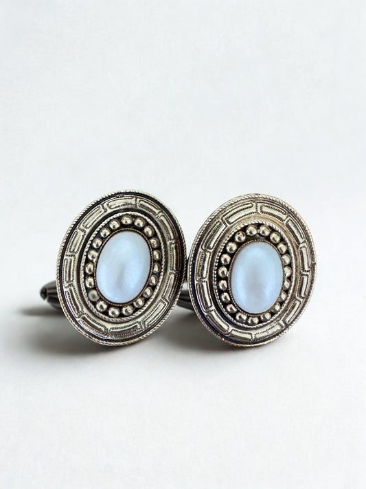Clips d’oreilles vintage dorées cabochon blanc – Années 70/80