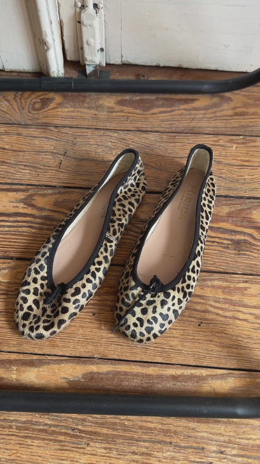Ballerines P37 en peau et léopard à poils